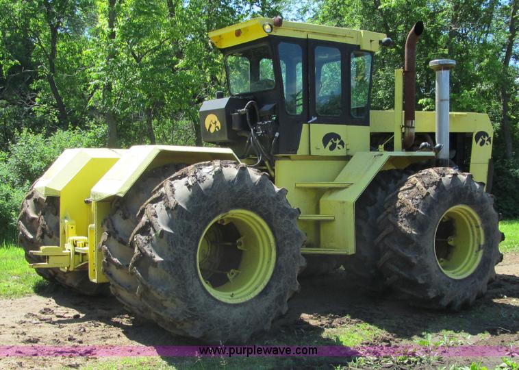 image for item G8681 Steiger 4WD tractor
