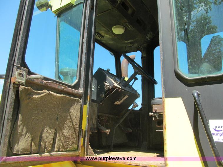 image for item G8681 Steiger 4WD tractor