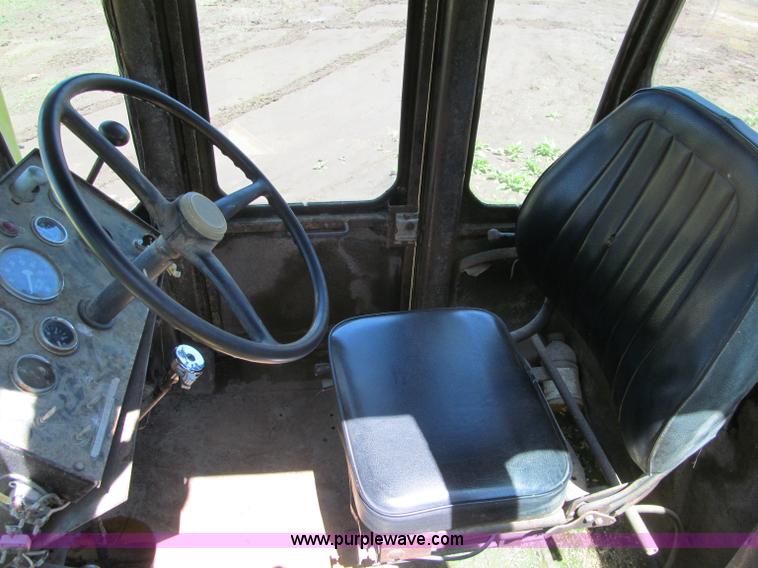 image for item G8681 Steiger 4WD tractor