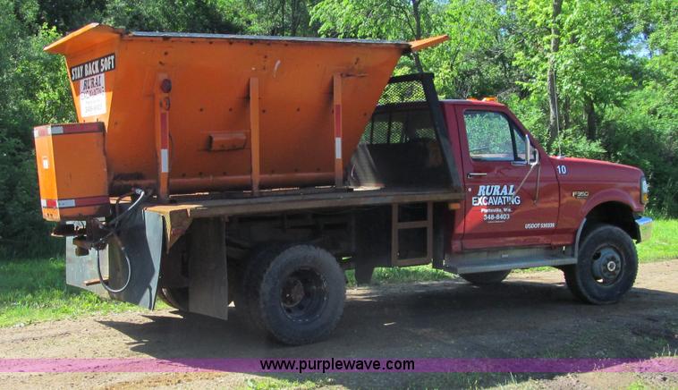 image for item G8682 1992 Ford F350 flatbed truck