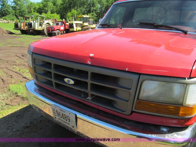 image for item G8682 1992 Ford F350 flatbed truck