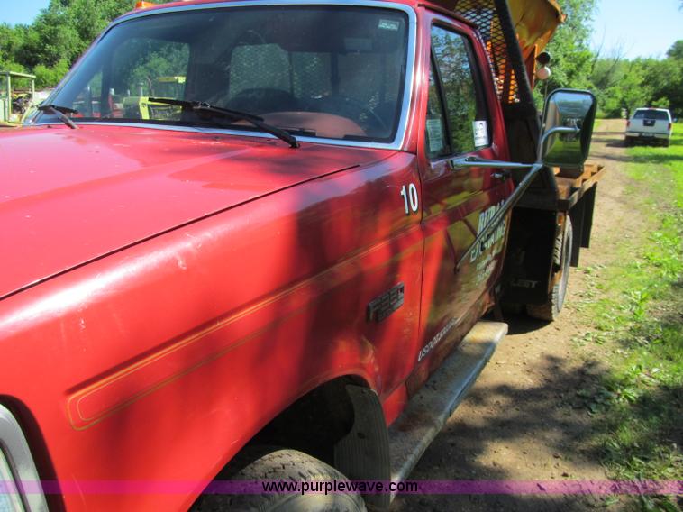 image for item G8682 1992 Ford F350 flatbed truck