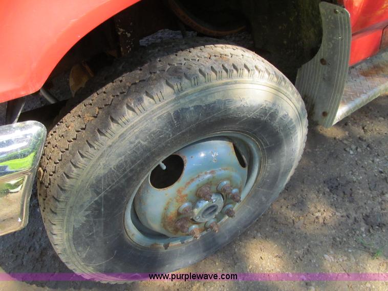 image for item G8682 1992 Ford F350 flatbed truck