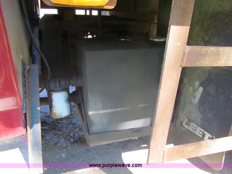 image for item G8682 1992 Ford F350 flatbed truck