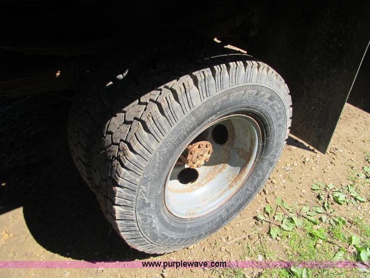 image for item G8682 1992 Ford F350 flatbed truck