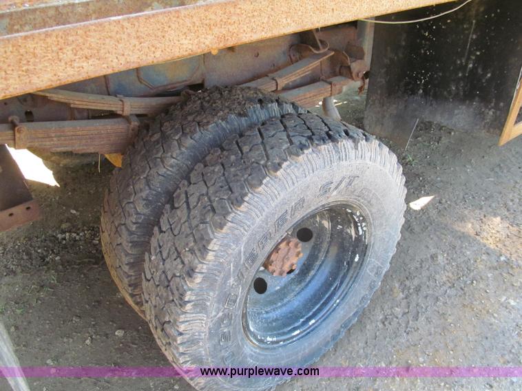 image for item G8682 1992 Ford F350 flatbed truck