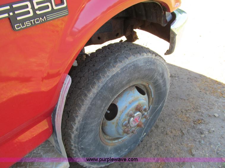 image for item G8682 1992 Ford F350 flatbed truck