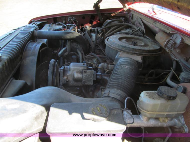 image for item G8682 1992 Ford F350 flatbed truck