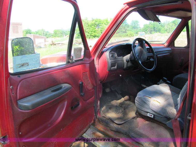 image for item G8682 1992 Ford F350 flatbed truck