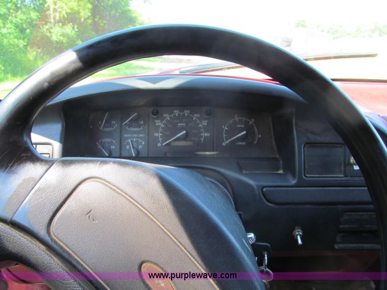 image for item G8682 1992 Ford F350 flatbed truck