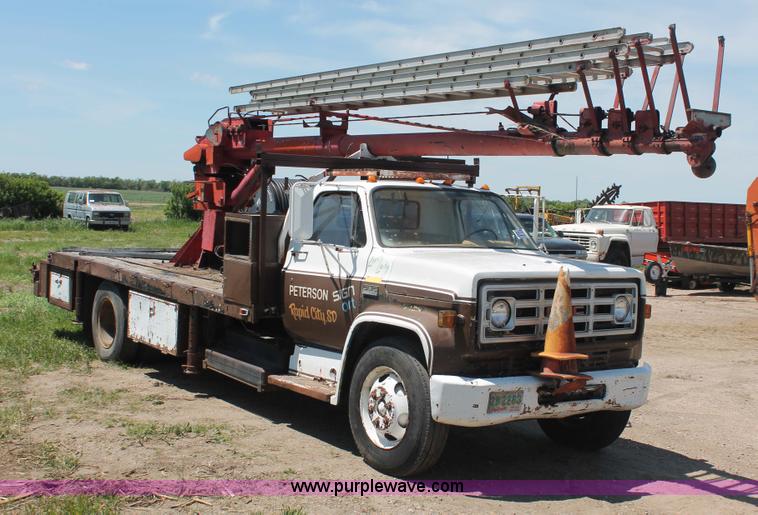 image for item H3087 1977 GMC Sierra 6500 flatbed ladder/boom truck