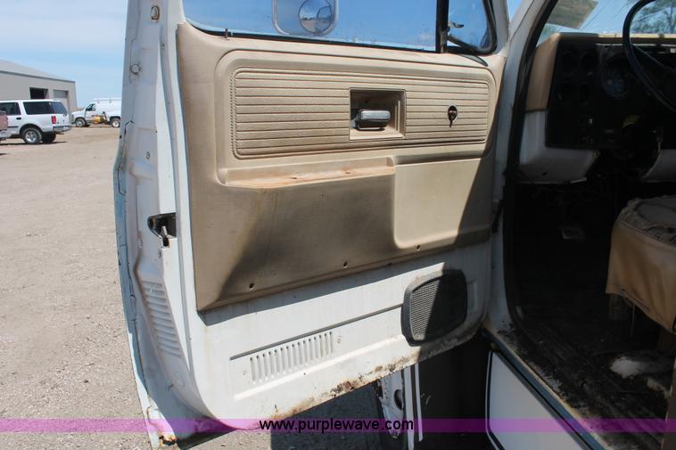 image for item H3087 1977 GMC Sierra 6500 flatbed ladder/boom truck