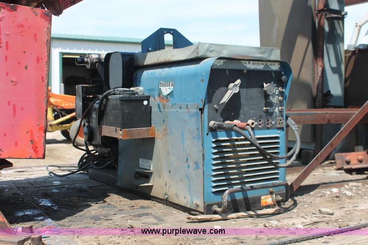 image for item H3087 1977 GMC Sierra 6500 flatbed ladder/boom truck