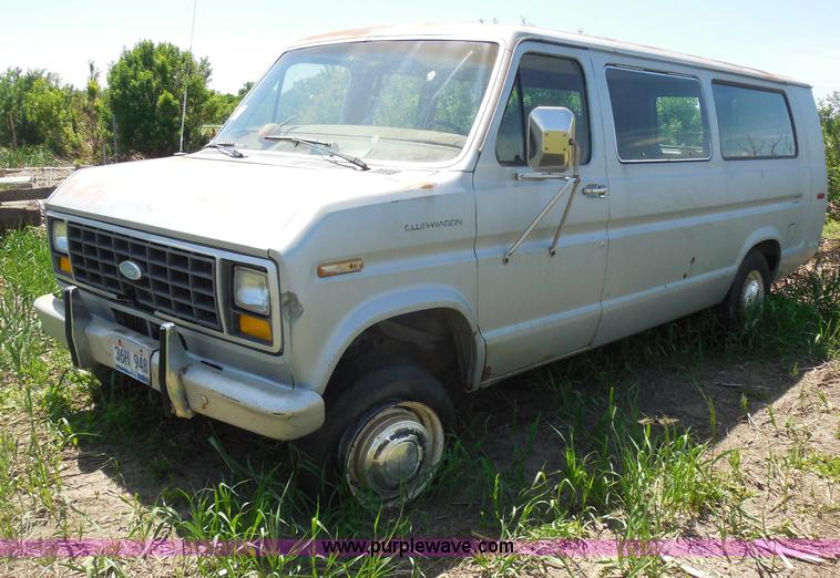 image for item H3090 1984 Ford Club Wagon E250 Super van