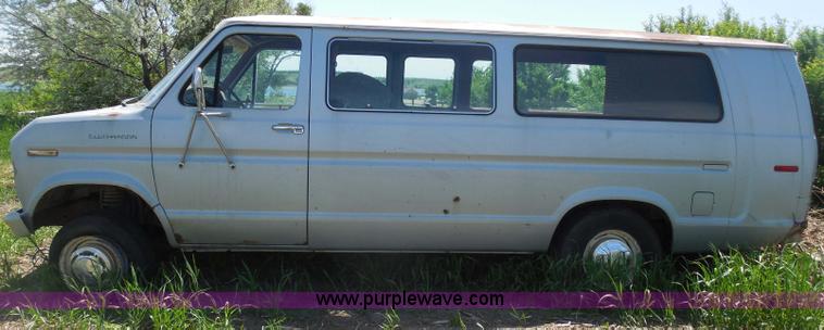 image for item H3090 1984 Ford Club Wagon E250 Super van