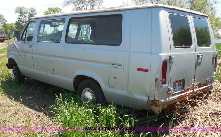 image for item H3090 1984 Ford Club Wagon E250 Super van