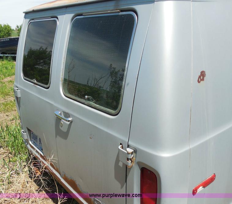 image for item H3090 1984 Ford Club Wagon E250 Super van