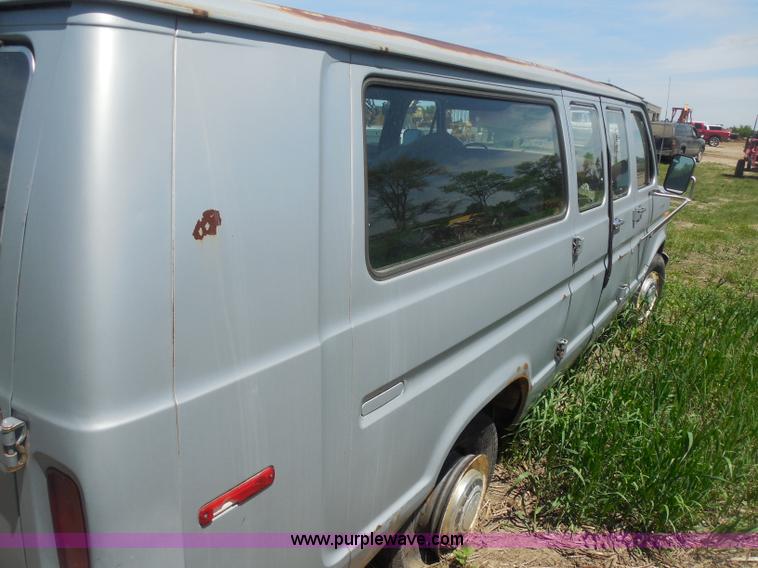 image for item H3090 1984 Ford Club Wagon E250 Super van
