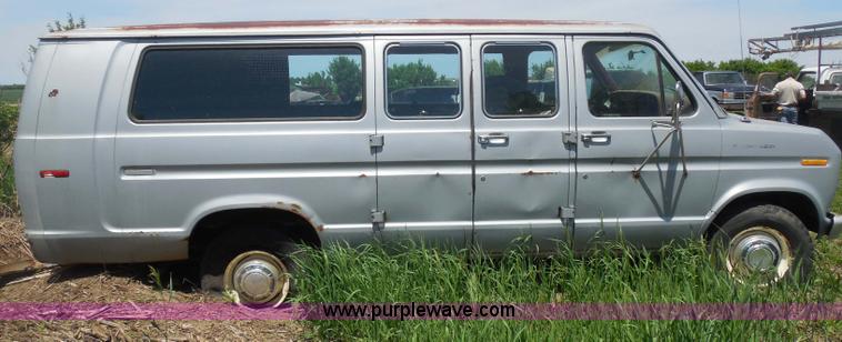 image for item H3090 1984 Ford Club Wagon E250 Super van