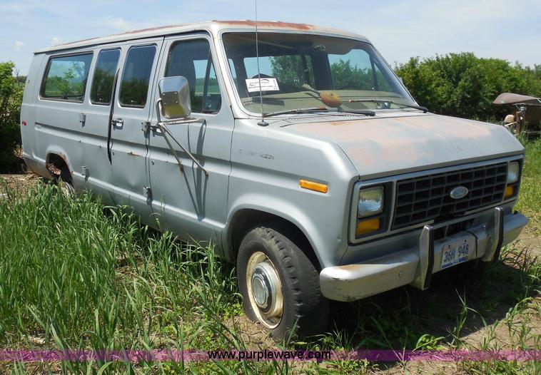 image for item H3090 1984 Ford Club Wagon E250 Super van