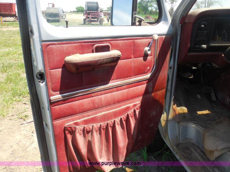 image for item H3090 1984 Ford Club Wagon E250 Super van