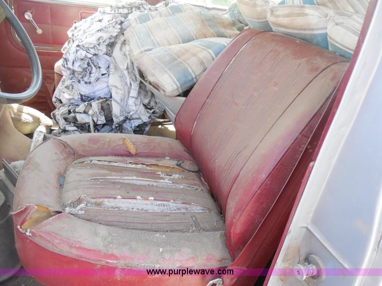 image for item H3090 1984 Ford Club Wagon E250 Super van