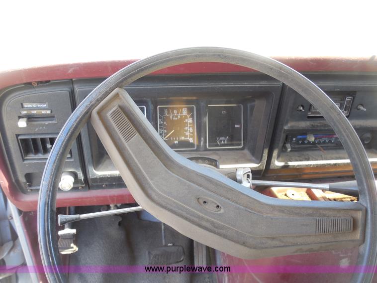 image for item H3090 1984 Ford Club Wagon E250 Super van