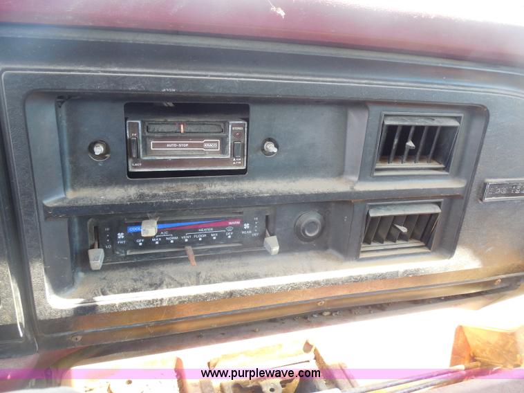 image for item H3090 1984 Ford Club Wagon E250 Super van