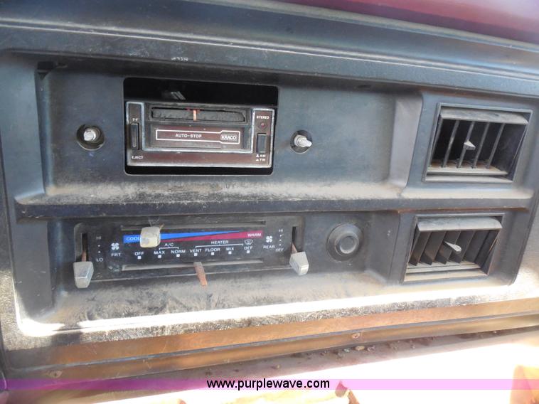 image for item H3090 1984 Ford Club Wagon E250 Super van