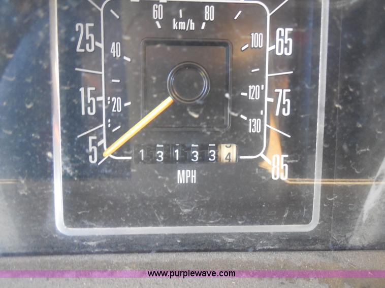 image for item H3090 1984 Ford Club Wagon E250 Super van