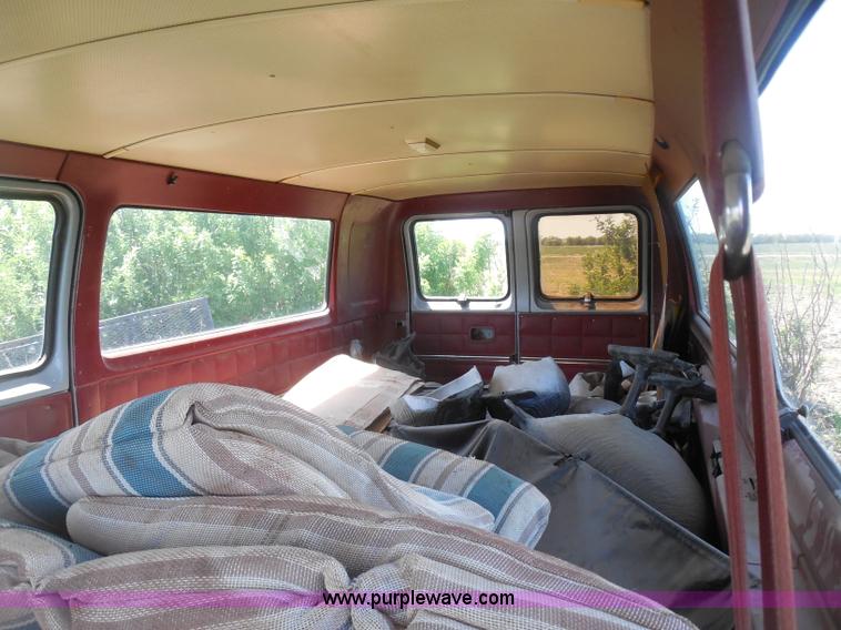 image for item H3090 1984 Ford Club Wagon E250 Super van