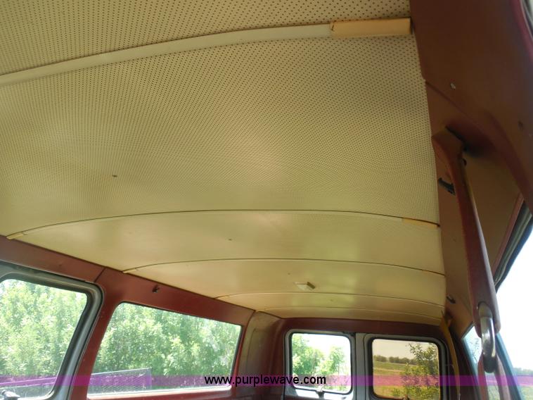 image for item H3090 1984 Ford Club Wagon E250 Super van