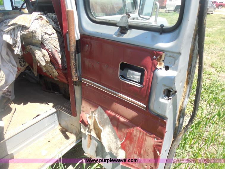 image for item H3090 1984 Ford Club Wagon E250 Super van