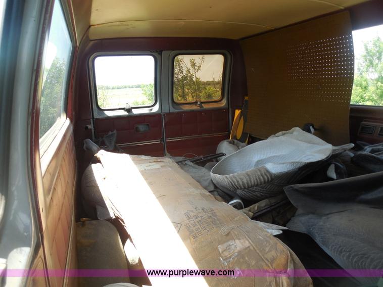 image for item H3090 1984 Ford Club Wagon E250 Super van