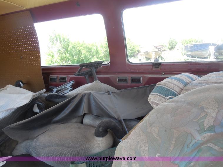 image for item H3090 1984 Ford Club Wagon E250 Super van