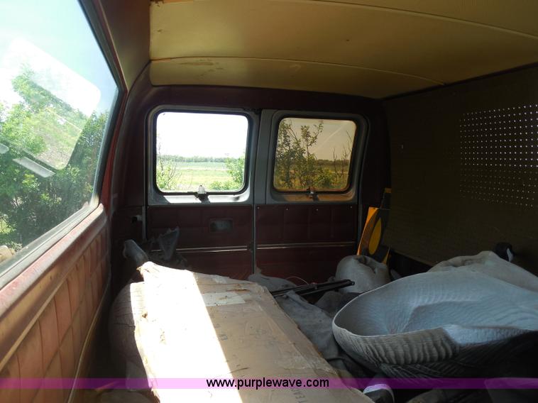 image for item H3090 1984 Ford Club Wagon E250 Super van