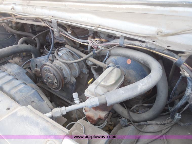 image for item H3090 1984 Ford Club Wagon E250 Super van