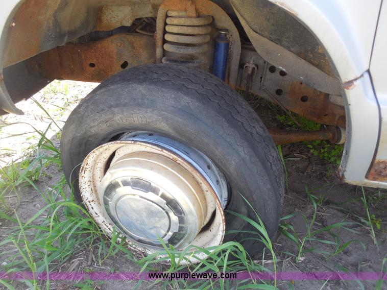 image for item H3090 1984 Ford Club Wagon E250 Super van