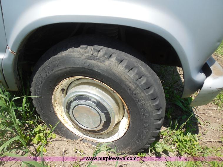 image for item H3090 1984 Ford Club Wagon E250 Super van