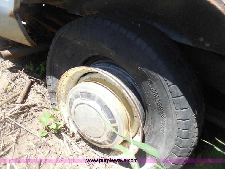 image for item H3090 1984 Ford Club Wagon E250 Super van