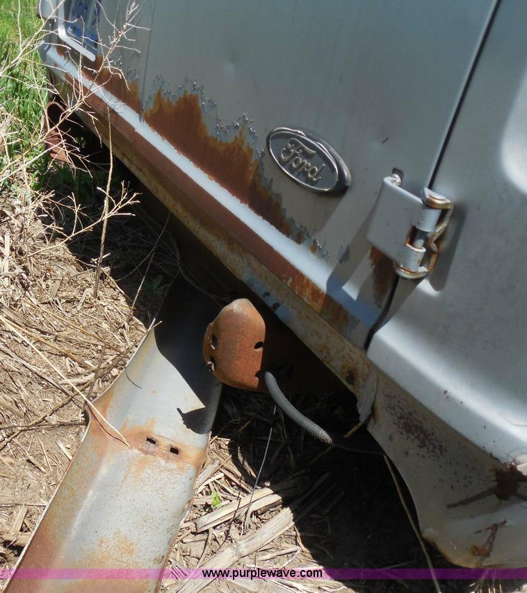 image for item H3090 1984 Ford Club Wagon E250 Super van