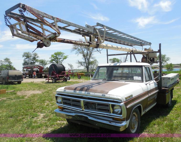 image for item H3091 1972 Ford F250 flatbed ladder/boom truck