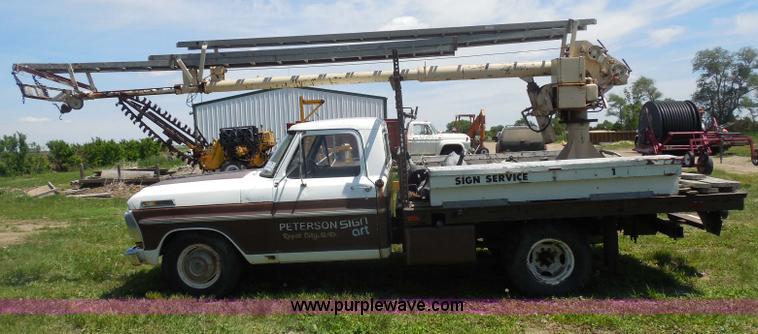 image for item H3091 1972 Ford F250 flatbed ladder/boom truck