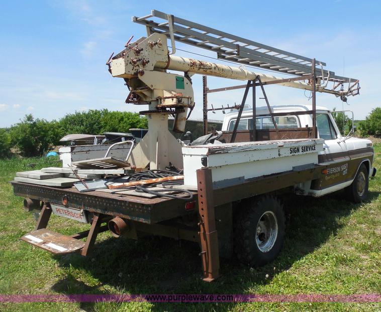 image for item H3091 1972 Ford F250 flatbed ladder/boom truck