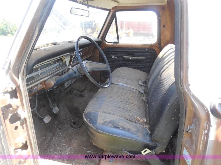 image for item H3091 1972 Ford F250 flatbed ladder/boom truck