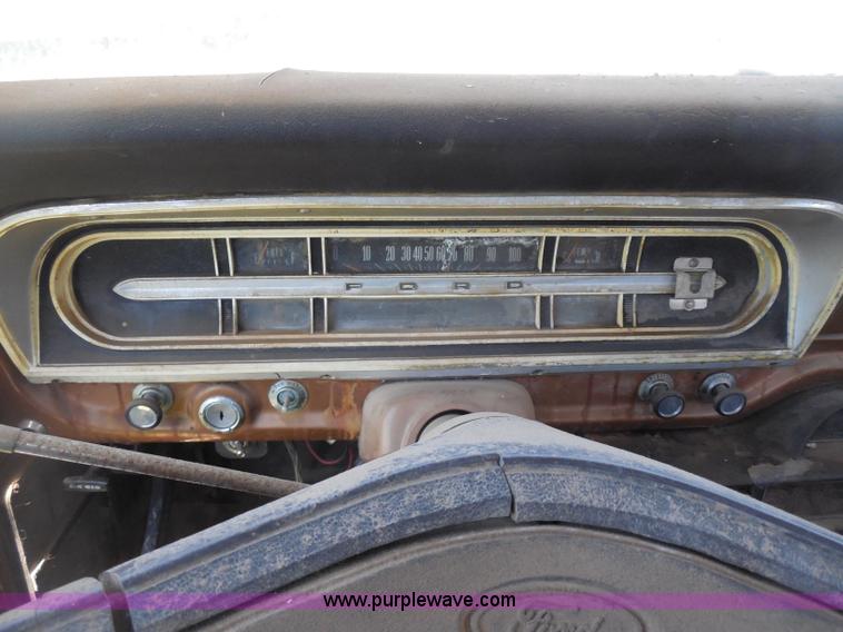 image for item H3091 1972 Ford F250 flatbed ladder/boom truck