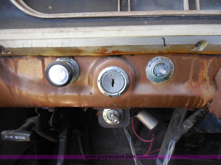 image for item H3091 1972 Ford F250 flatbed ladder/boom truck