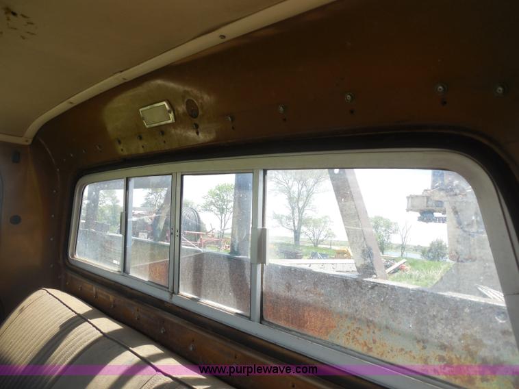 image for item H3091 1972 Ford F250 flatbed ladder/boom truck