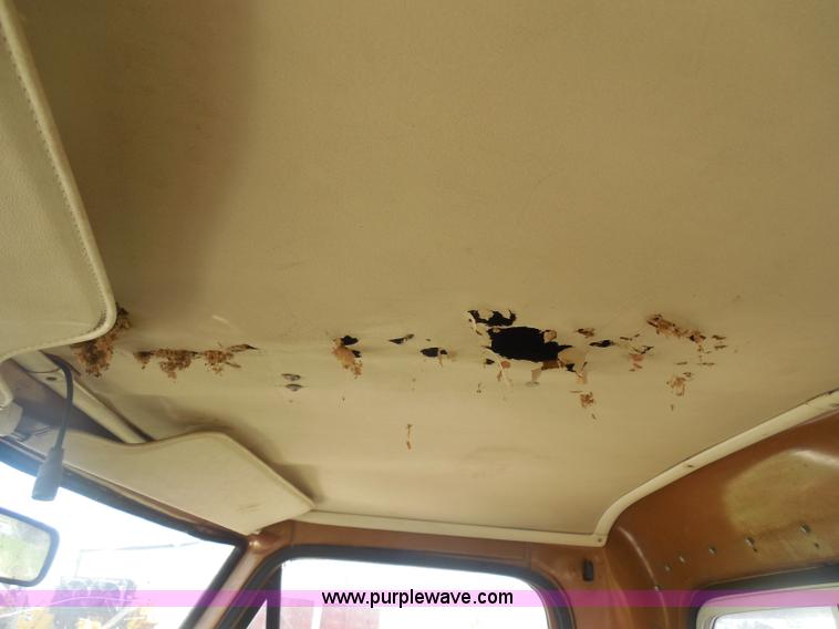 image for item H3091 1972 Ford F250 flatbed ladder/boom truck