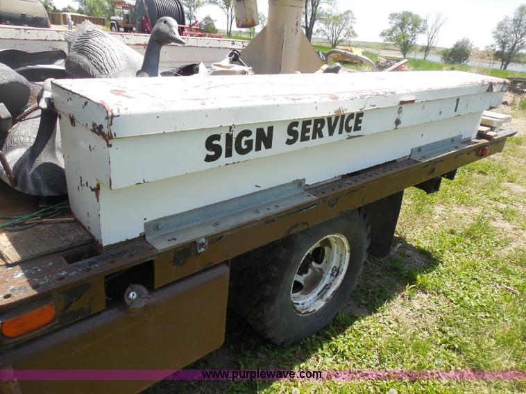 image for item H3091 1972 Ford F250 flatbed ladder/boom truck